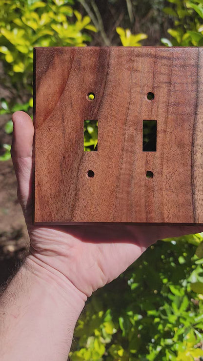 Video of Walnut wood plates in sunlight. Sunlight bounces of the surface in a smooth and elegant way 